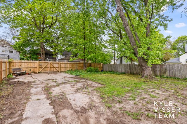 1240 Bemis Street SE, Grand Rapids, MI 49506