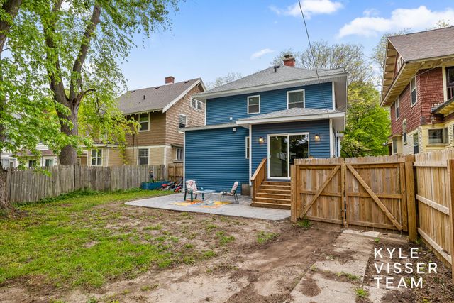 1240 Bemis Street SE, Grand Rapids, MI 49506