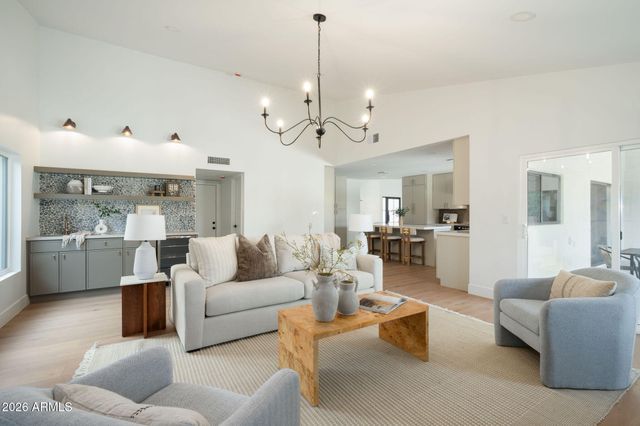 9765 E TURQUOISE Avenue, Scottsdale, AZ 85258