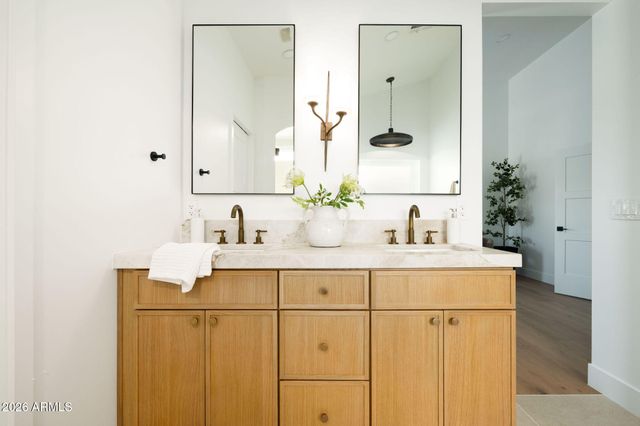 9765 E TURQUOISE Avenue, Scottsdale, AZ 85258