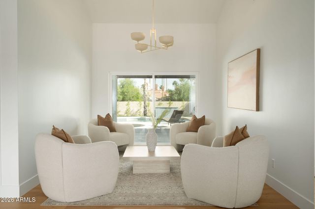 9765 E TURQUOISE Avenue, Scottsdale, AZ 85258