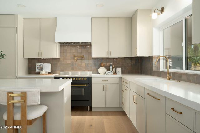 9765 E TURQUOISE Avenue, Scottsdale, AZ 85258