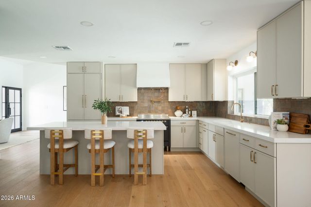 9765 E TURQUOISE Avenue, Scottsdale, AZ 85258