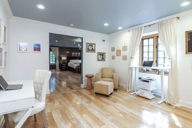 39 Mockingbird Lane, Oak Brook, IL 60523