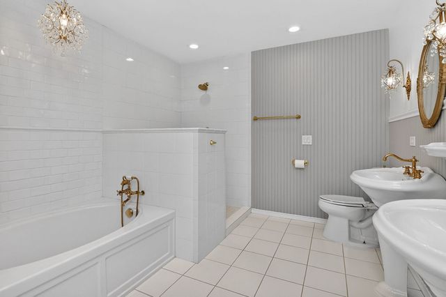 39 Mockingbird Lane, Oak Brook, IL 60523