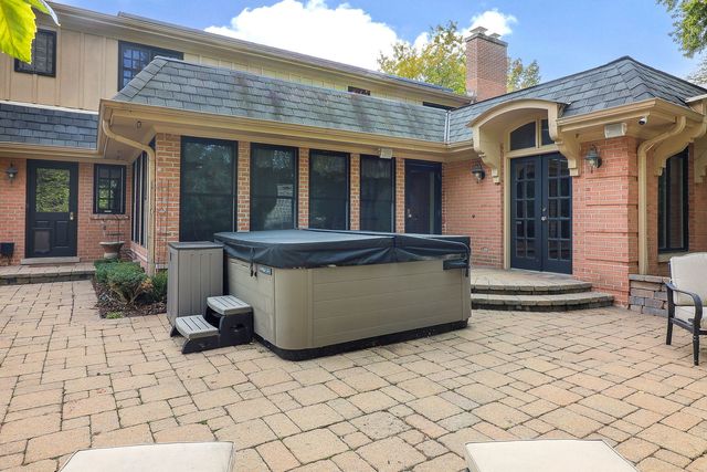 39 Mockingbird Lane, Oak Brook, IL 60523