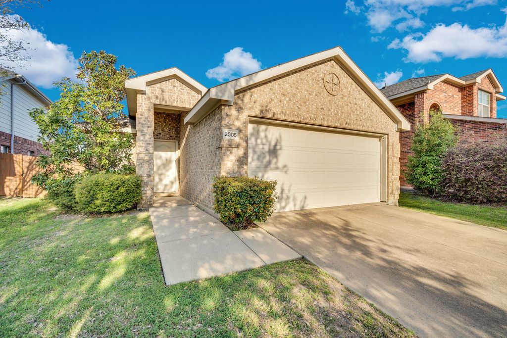 2005 Peony Street, Heartland, TX 75126