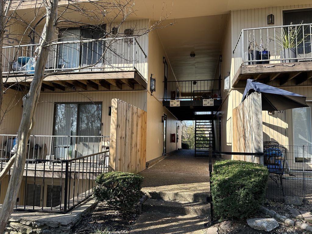 420 Walton Ln Apt I41, Madison, TN 37115