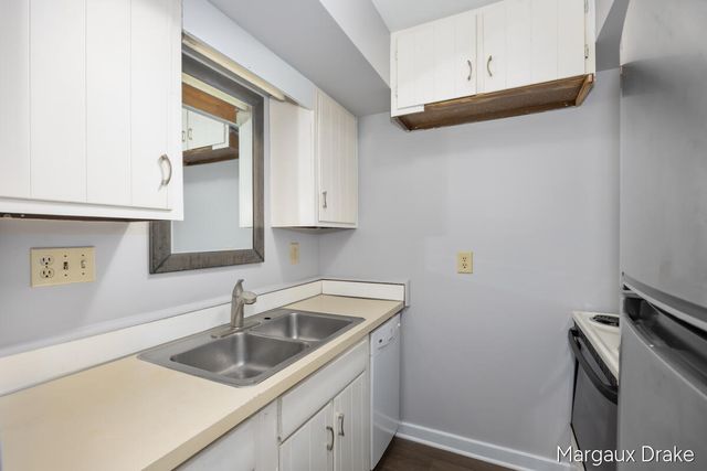 6716 Cascade Road 37, Grand Rapids, MI 49546