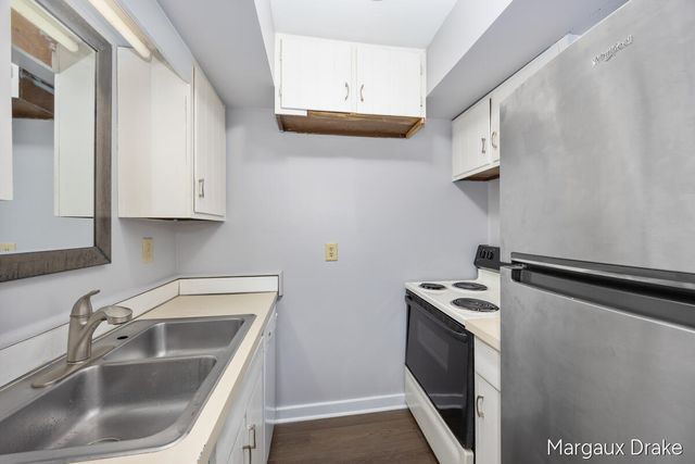 6716 Cascade Road 37, Grand Rapids, MI 49546