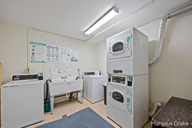 6716 Cascade Road 37, Grand Rapids, MI 49546