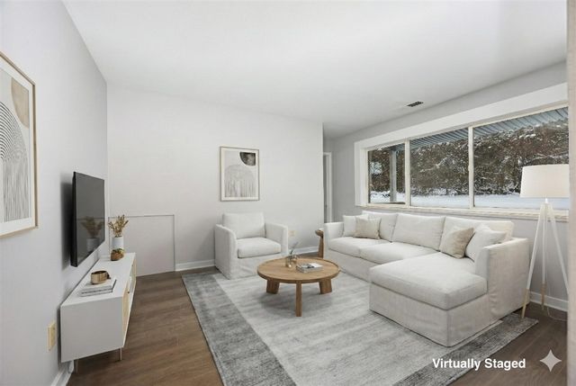 6716 Cascade Road 37, Grand Rapids, MI 49546