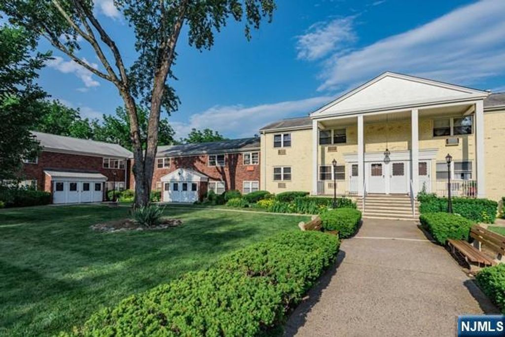 127 Regency Park, Ramsey, NJ 07446