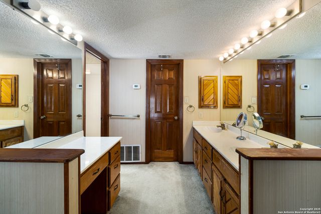 29342 seabiscuit, Fair Oaks Ranch, TX 78015