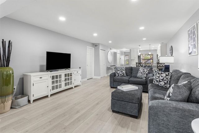 9286 Vista Del Lago, Boca Raton, FL 33428