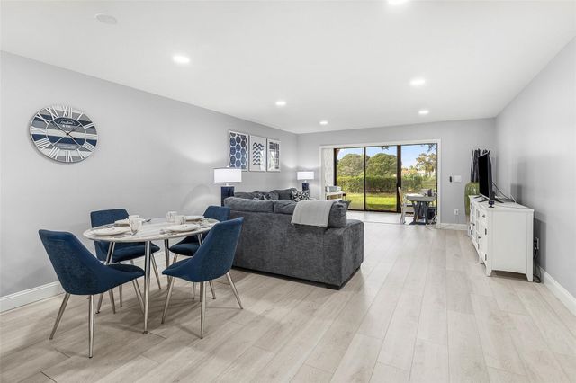 9286 Vista Del Lago, Boca Raton, FL 33428