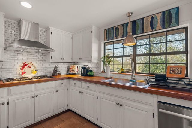 119 Betty Ln., Poplarville, MS 39470