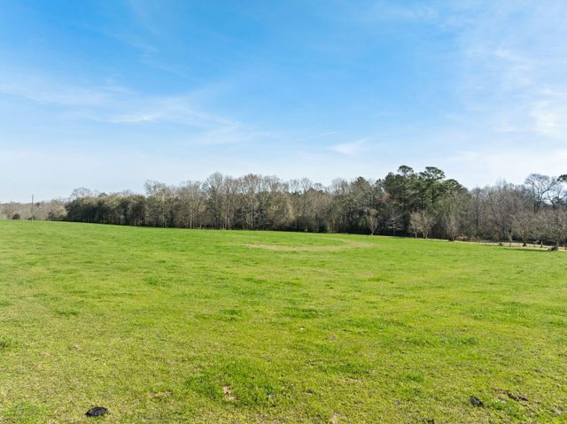 119 Betty Ln., Poplarville, MS 39470