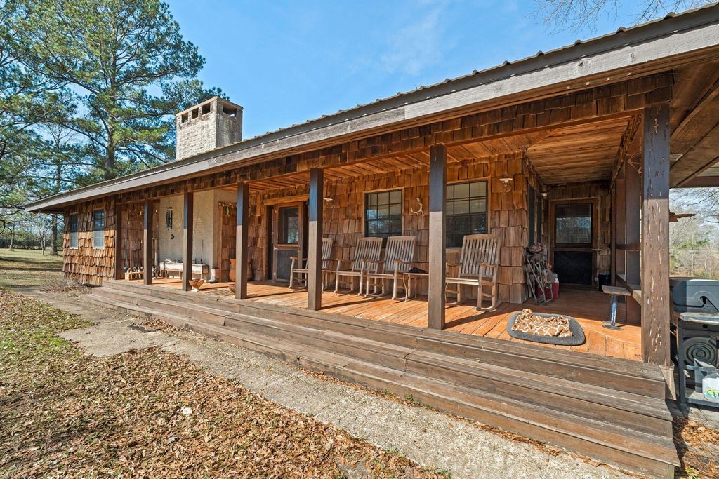 119 Betty Ln., Poplarville, MS 39470