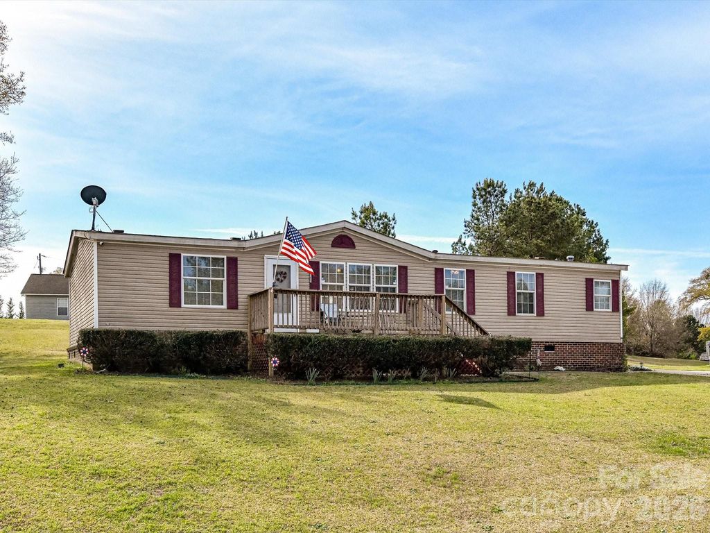 1565 Foxbrook Circle, Lancaster, SC 29720