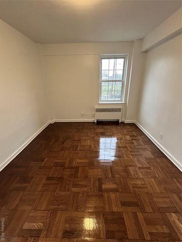 230 Pelham Road 2E, New Rochelle, NY 10805