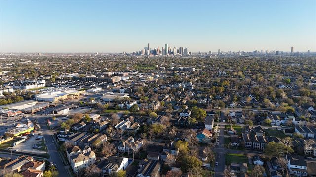 1107 E 27th Street, Houston, TX 77009