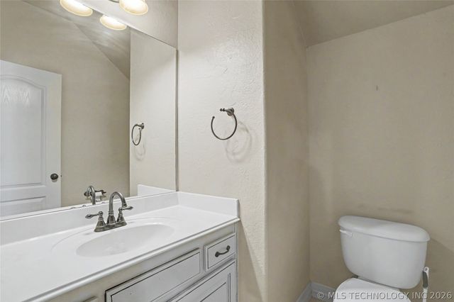 1004 W Elmira Street, Broken Arrow, OK 74012