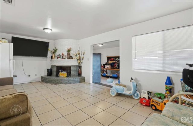 2500 Emerald Street, Bakersfield, CA 93304