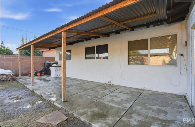 2500 Emerald Street, Bakersfield, CA 93304