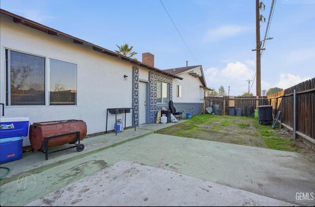 2500 Emerald Street, Bakersfield, CA 93304