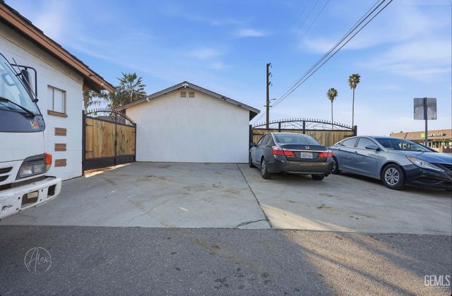 2500 Emerald Street, Bakersfield, CA 93304