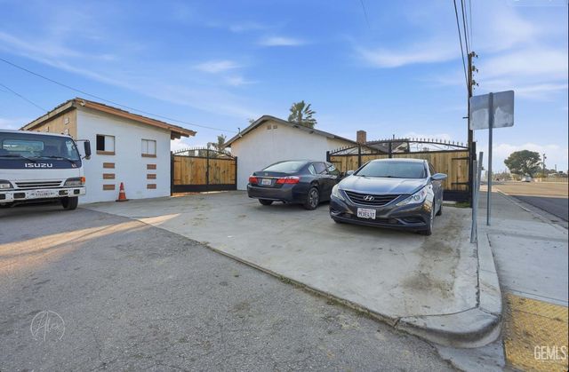 2500 Emerald Street, Bakersfield, CA 93304