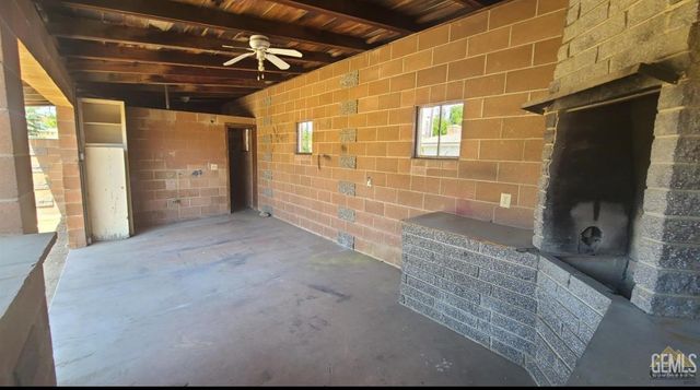 2500 Emerald Street, Bakersfield, CA 93304