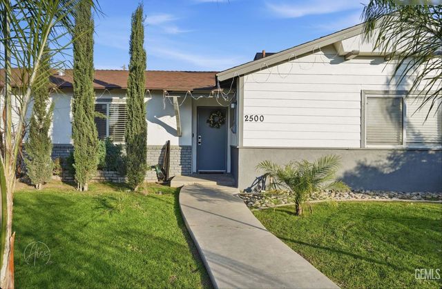 2500 Emerald Street, Bakersfield, CA 93304