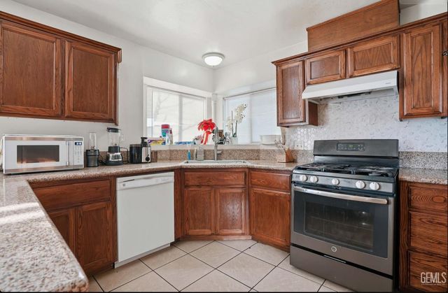 2500 Emerald Street, Bakersfield, CA 93304