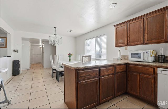 2500 Emerald Street, Bakersfield, CA 93304