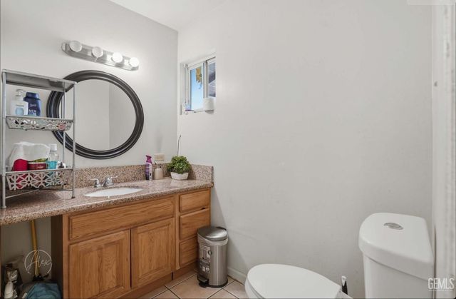 2500 Emerald Street, Bakersfield, CA 93304