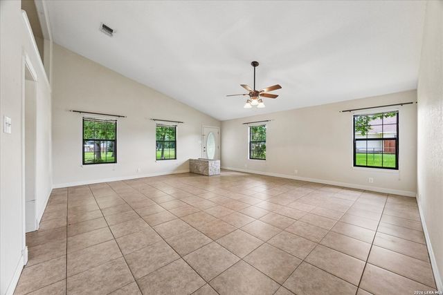 1024 TERMINAL LOOP RD, Mcqueeney, TX 78123