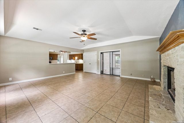 1024 TERMINAL LOOP RD, Mcqueeney, TX 78123