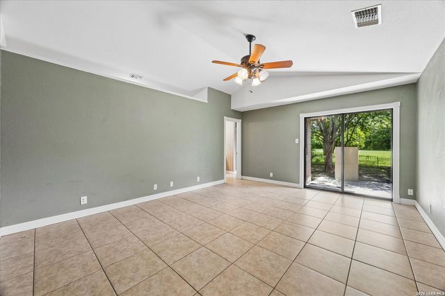 1024 TERMINAL LOOP RD, Mcqueeney, TX 78123