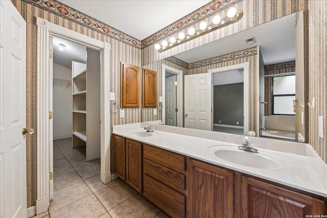 1024 TERMINAL LOOP RD, Mcqueeney, TX 78123