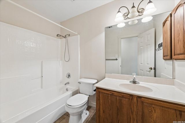 1024 TERMINAL LOOP RD, Mcqueeney, TX 78123