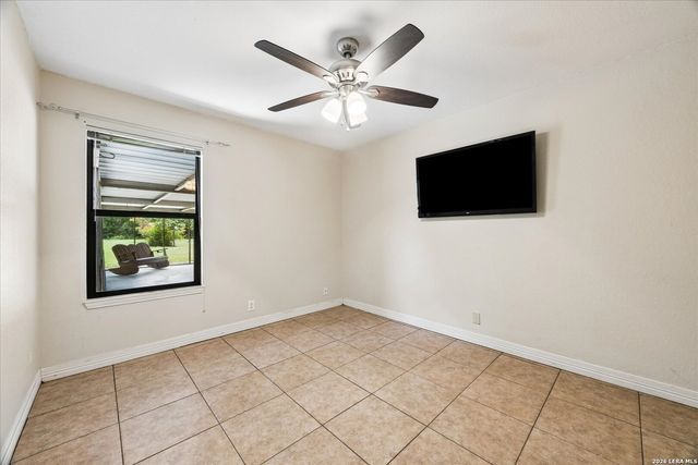 1024 TERMINAL LOOP RD, Mcqueeney, TX 78123