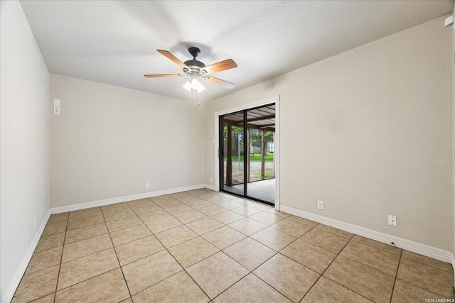 1024 TERMINAL LOOP RD, Mcqueeney, TX 78123