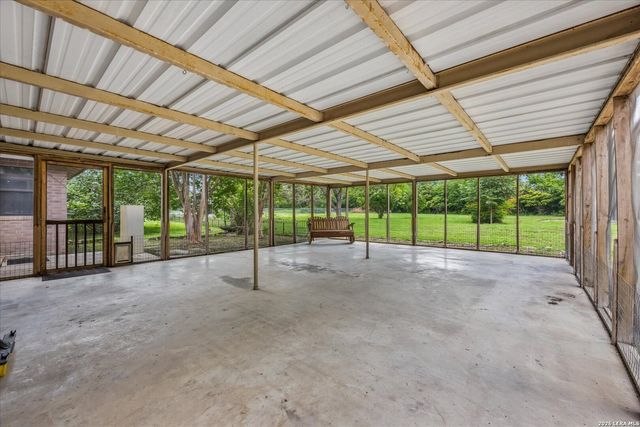 1024 TERMINAL LOOP RD, Mcqueeney, TX 78123