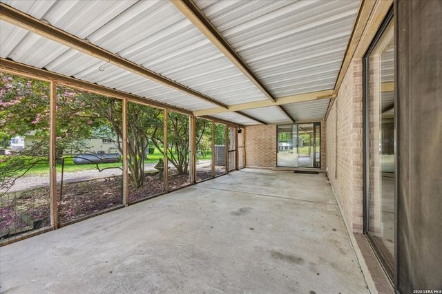 1024 TERMINAL LOOP RD, Mcqueeney, TX 78123