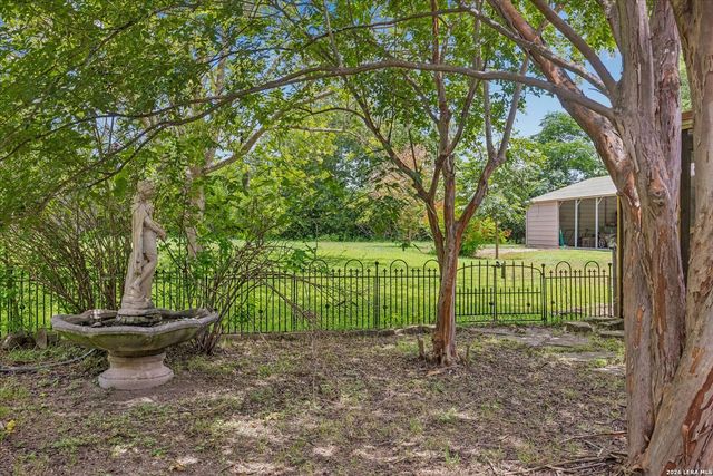 1024 TERMINAL LOOP RD, Mcqueeney, TX 78123