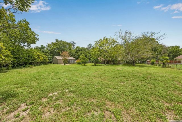 1024 TERMINAL LOOP RD, Mcqueeney, TX 78123