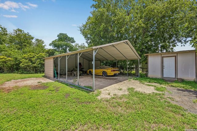 1024 TERMINAL LOOP RD, Mcqueeney, TX 78123