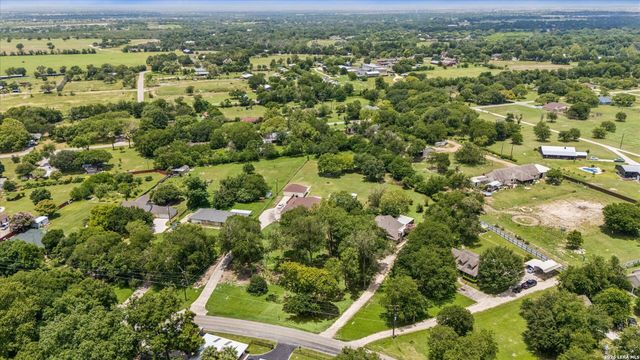 1024 TERMINAL LOOP RD, Mcqueeney, TX 78123